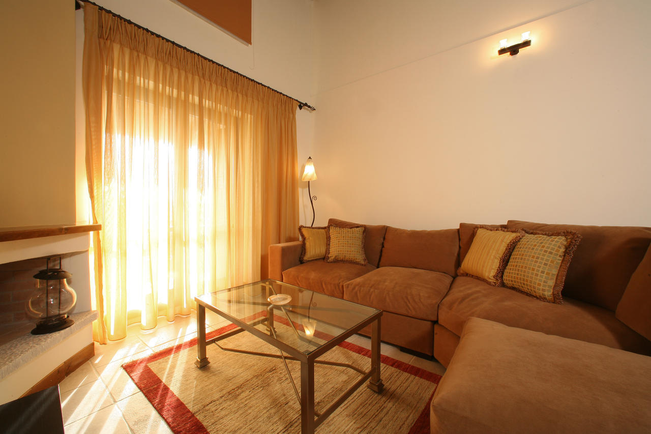 Hôtel Arhontiko Parnona à Karyes Extérieur photo