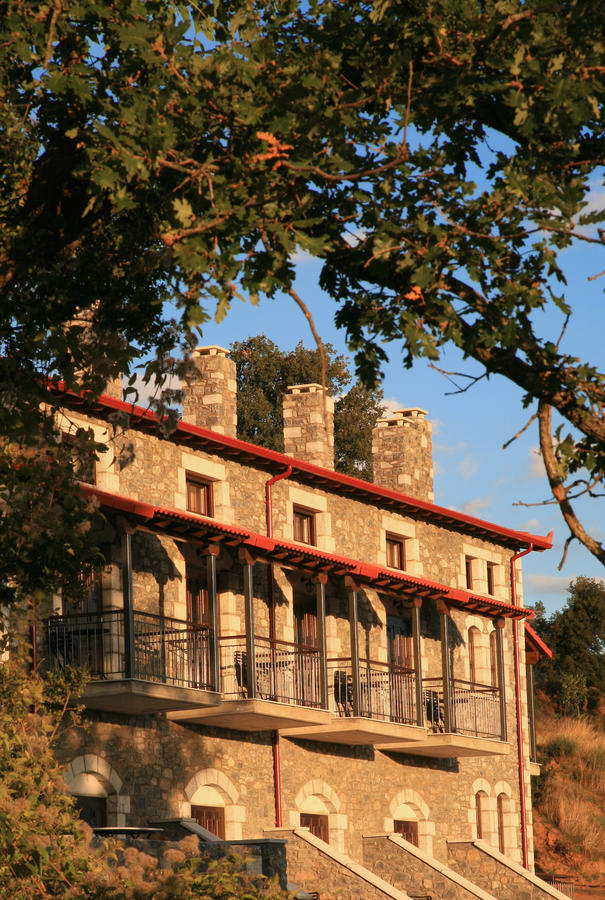 Hôtel Arhontiko Parnona à Karyes Extérieur photo