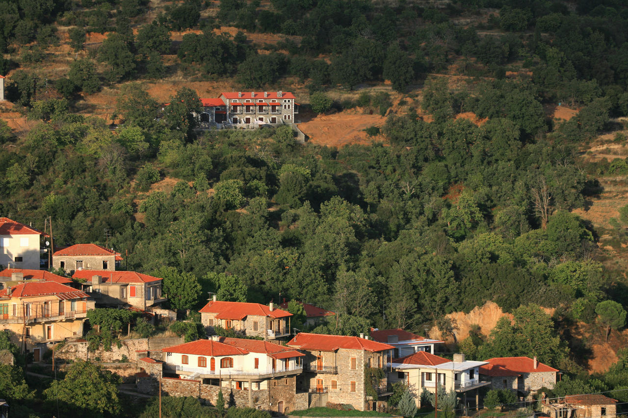 Hôtel Arhontiko Parnona à Karyes Extérieur photo