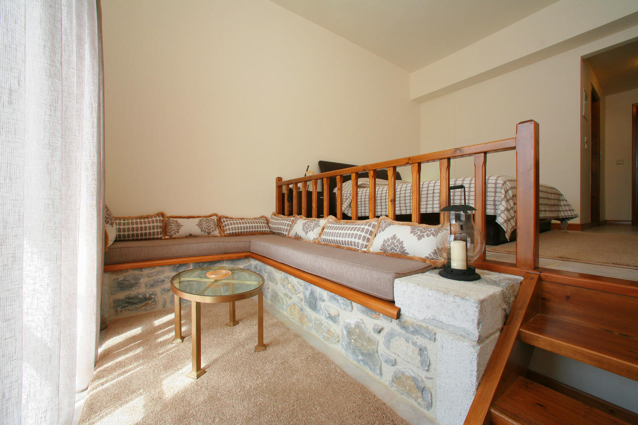 Hôtel Arhontiko Parnona à Karyes Chambre photo