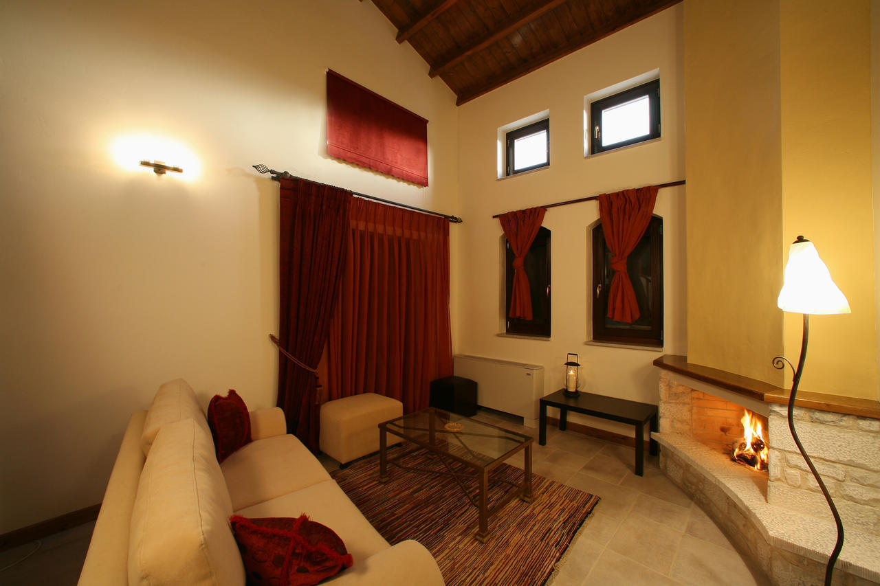 Hôtel Arhontiko Parnona à Karyes Chambre photo