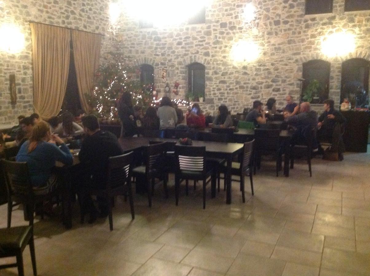 Hôtel Arhontiko Parnona à Karyes Extérieur photo