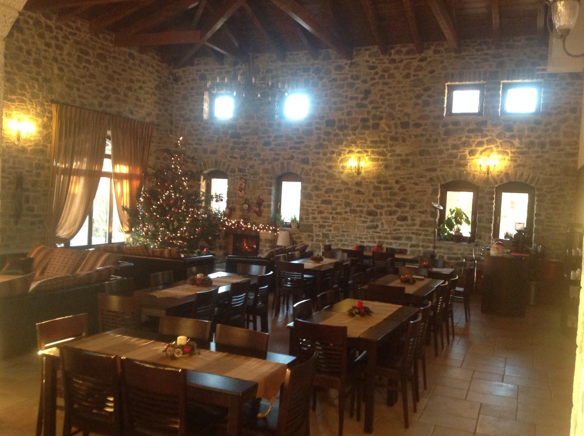 Hôtel Arhontiko Parnona à Karyes Extérieur photo