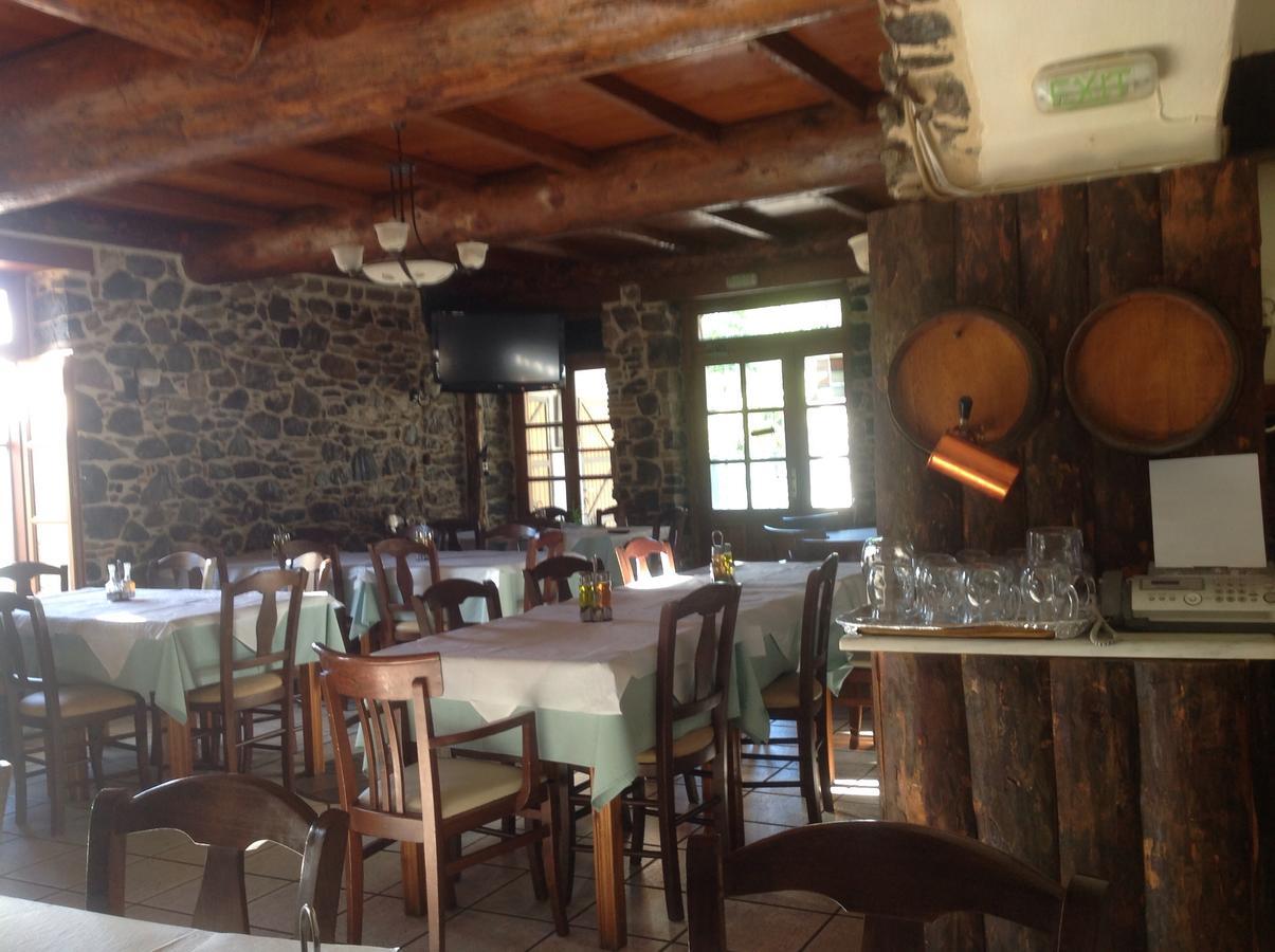 Hôtel Arhontiko Parnona à Karyes Extérieur photo