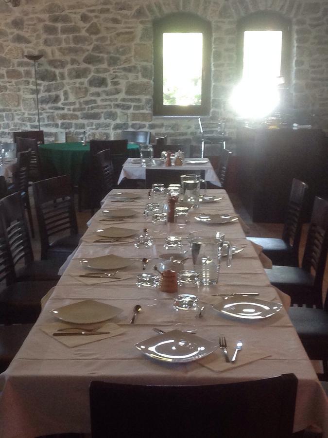 Hôtel Arhontiko Parnona à Karyes Extérieur photo