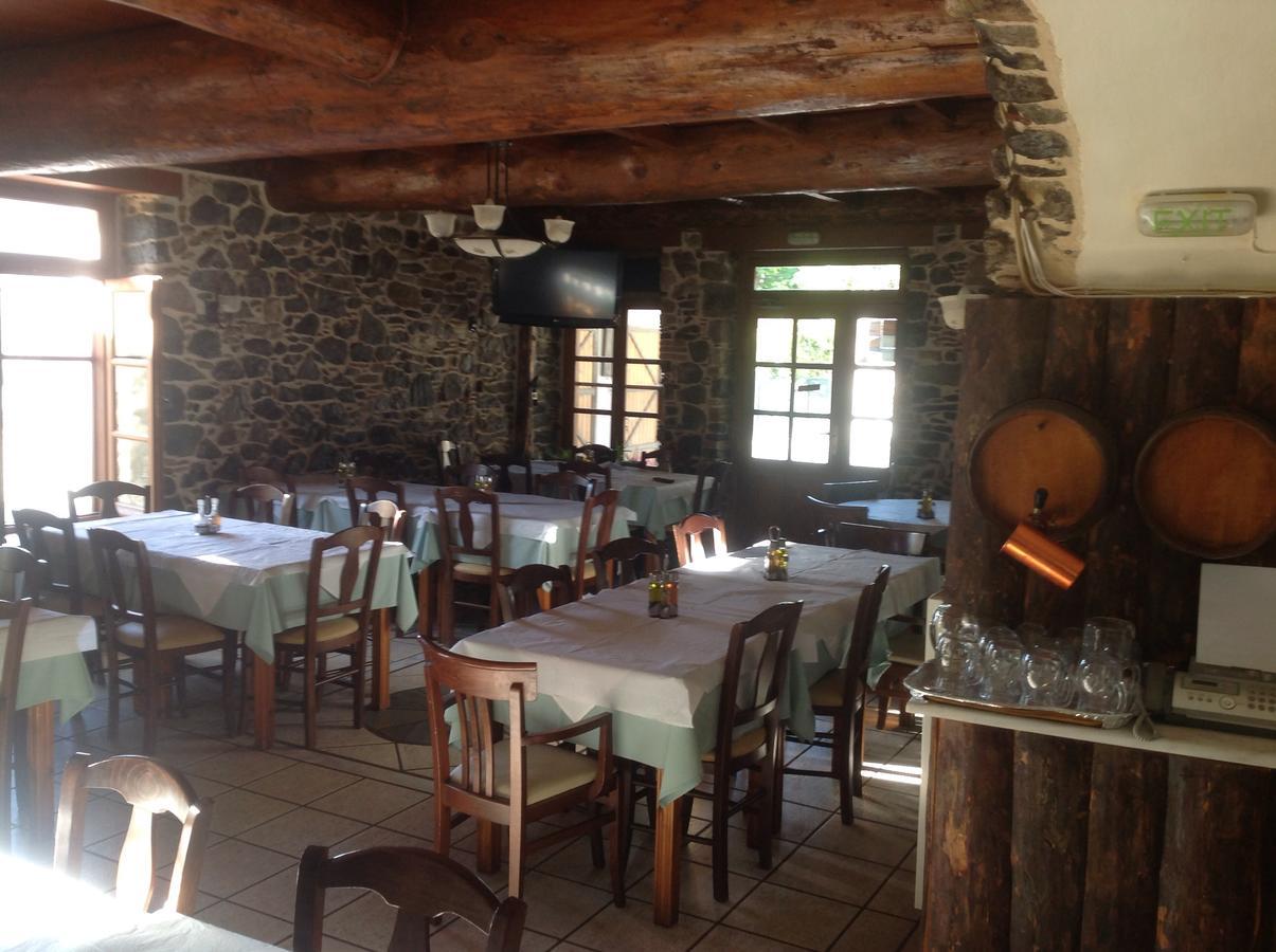 Hôtel Arhontiko Parnona à Karyes Extérieur photo