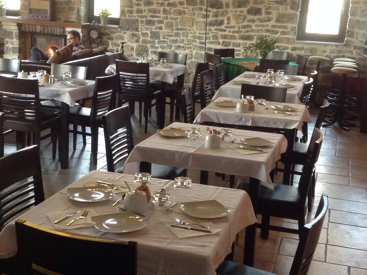 Hôtel Arhontiko Parnona à Karyes Extérieur photo